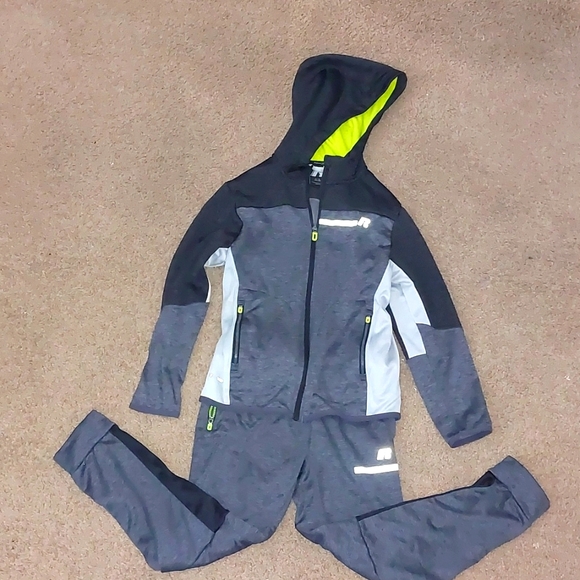 Russell Athletics Boys track suit sz 10-12 - Picture 1 of 4